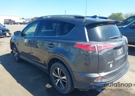 2018 Toyota Rav4 Xle z USA, uszkodzony, nr VIN JTMRFREVXJJ179559